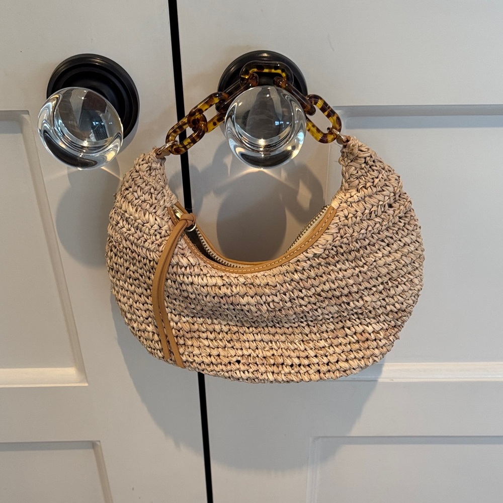 Elegant Beige Woven Shoulder Bag with Tortoise Handle
